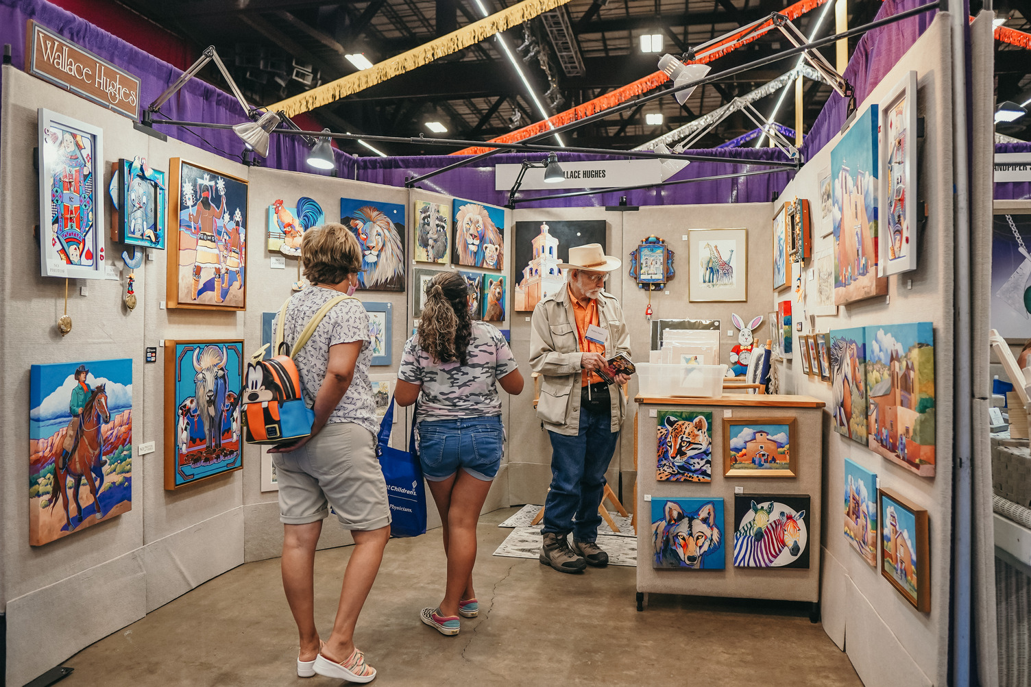 Persone che visitano il Lubbock Arts Festival a Lubbock, in Texas