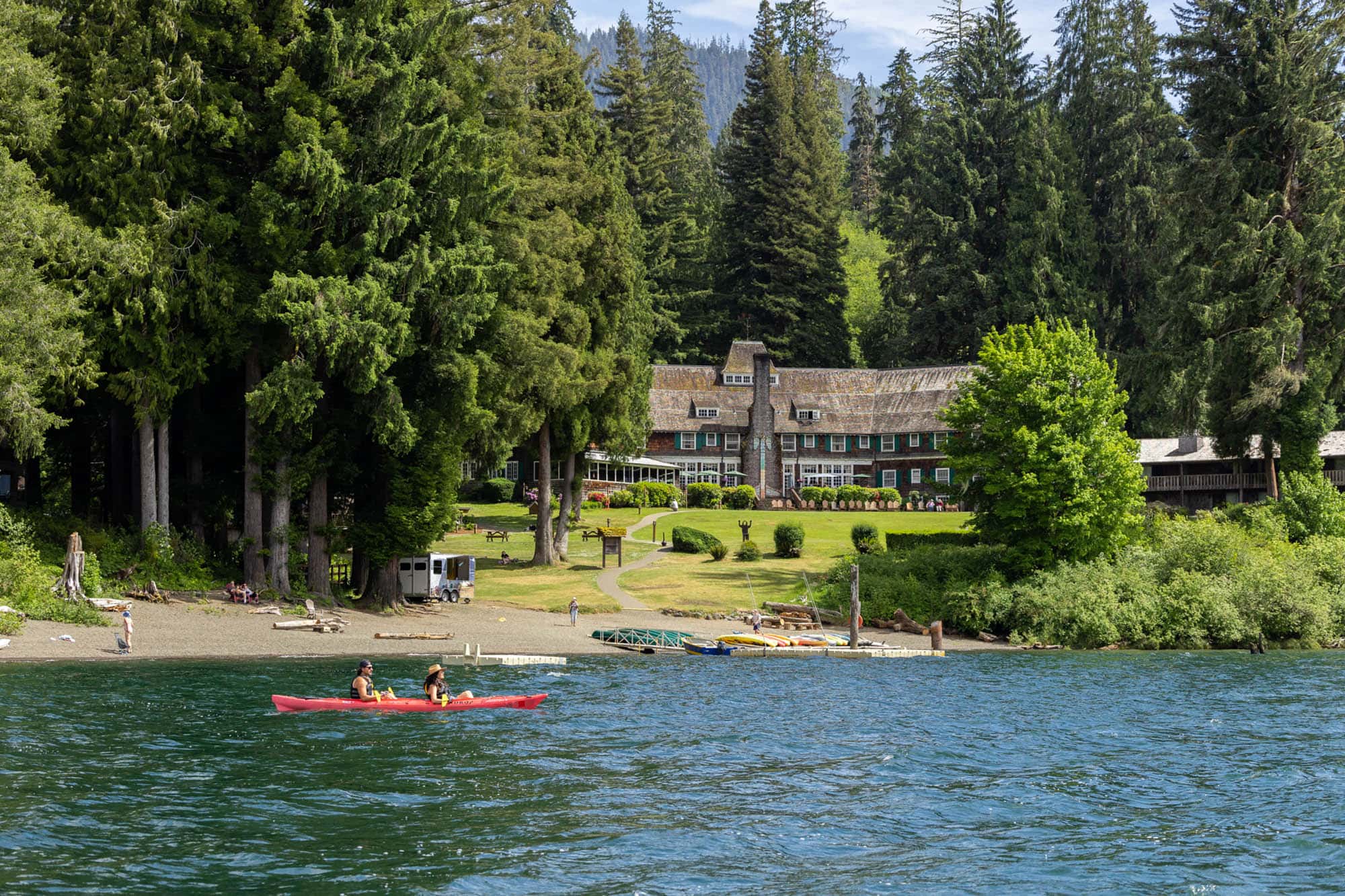 El lago Quinault, en Quinault, Washington