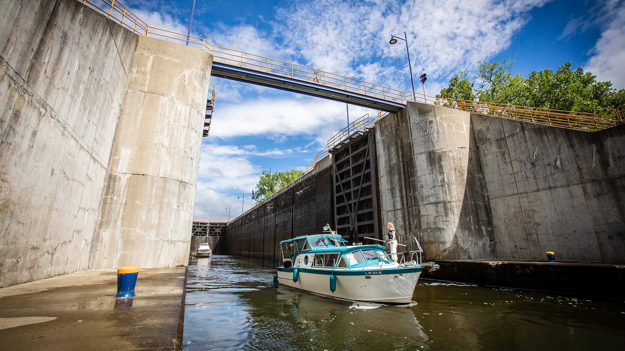Un bateau sur le canal Érié à Waterford, New York