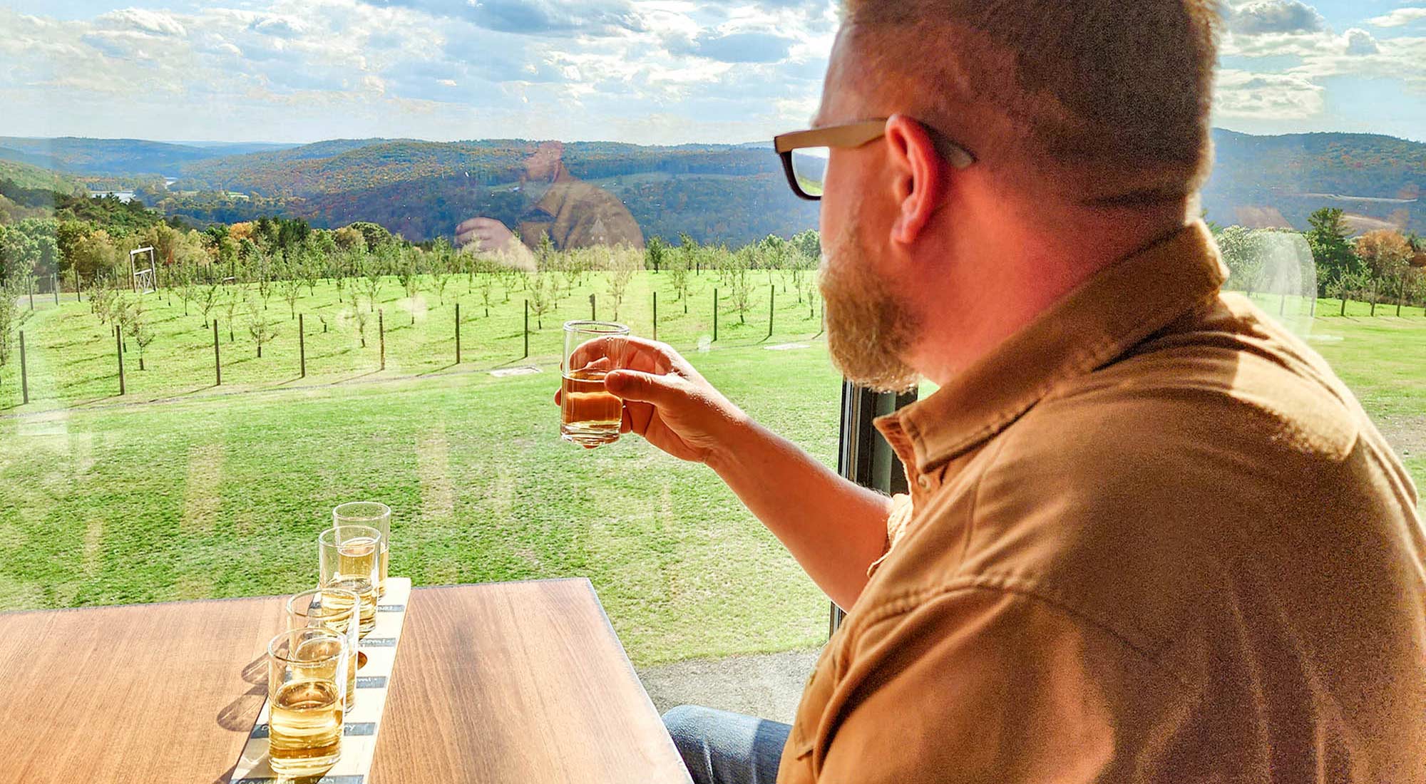 Cata de bebidas artesanales en Seminary Hill Orchard & Cidery, en Callicoon, Nueva York