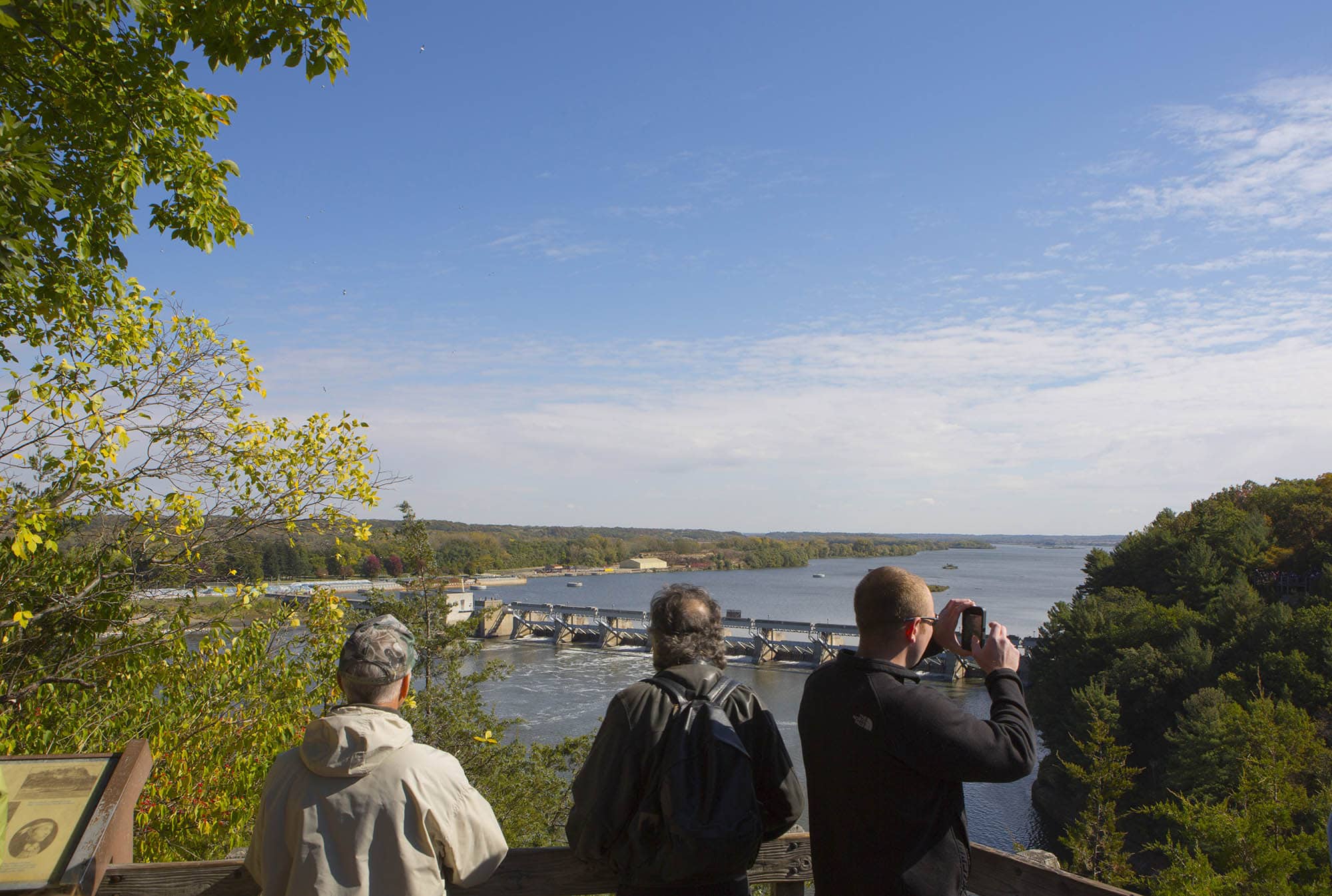 Fotografiando la esclusa y la presa de Starved Rock, en el Illinois , dentro del Corredor del Patrimonio Illinois