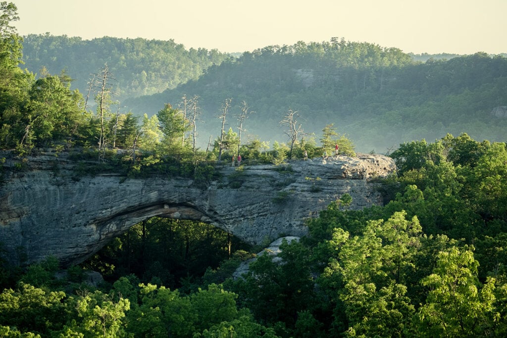 Arco natural en Big South Fork, en el Parque Nacional de Kentucky área de recreación