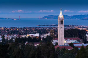 バークレーにあるカリフォルニア大学（カリフォルニア州 ）のキャンパス内にあるサザー・タワー、カリフォルニア州