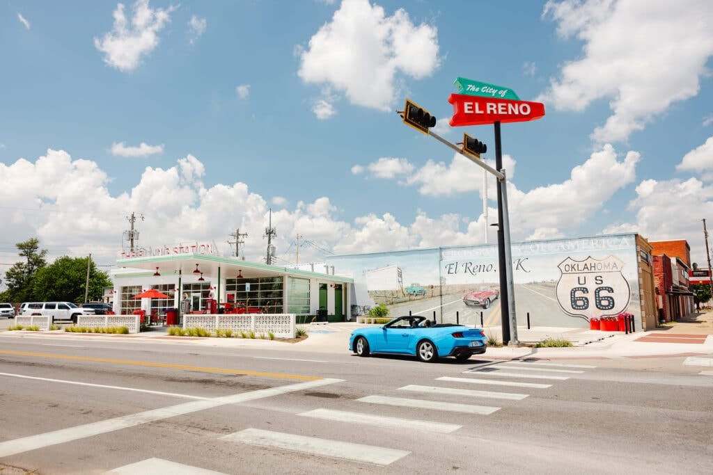 Conduciendo por el centro de El Reno, Oklahoma