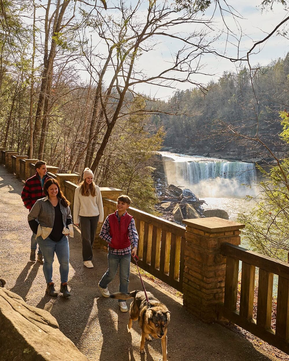 Randonnée familiale à Cumberland Falls dans Kentucky